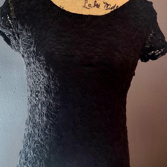 Long Black Maxi fitted Dress with Black lace on it. Size Small. Material stretch - Picture 6 of 8